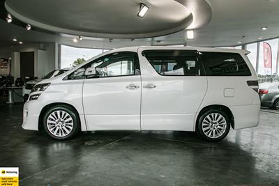 2013 Toyota Vellfire - Thumbnail