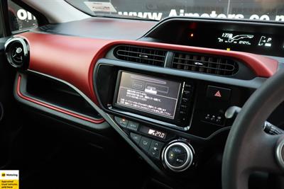 2015 Toyota Aqua - Thumbnail