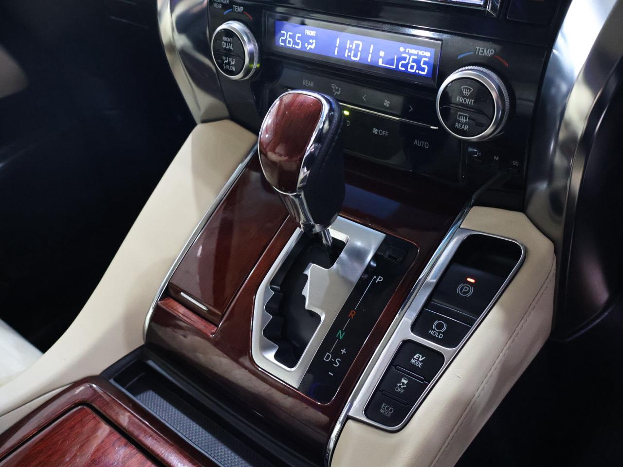 2015 Toyota Alphard