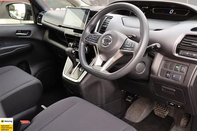 2016 Nissan Serena - Thumbnail