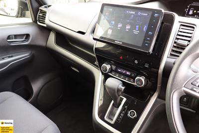 2016 Nissan Serena - Thumbnail