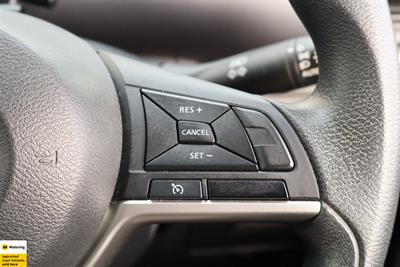 2016 Nissan Serena - Thumbnail