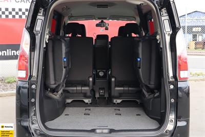 2016 Nissan Serena - Thumbnail