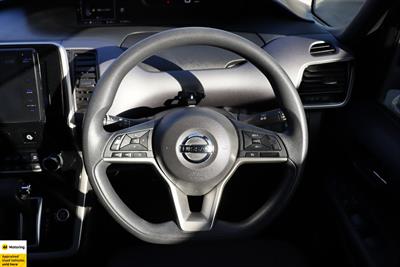 2016 Nissan Serena - Thumbnail