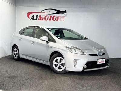 2015 Toyota Prius - Thumbnail