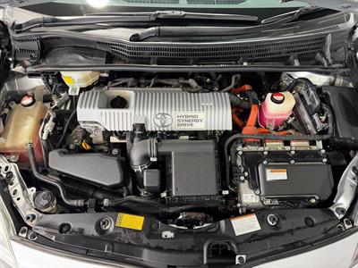 2015 Toyota Prius - Thumbnail