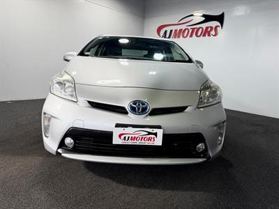 2015 Toyota Prius - Thumbnail