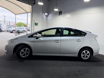 2015 Toyota Prius - Thumbnail