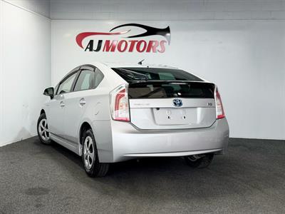 2015 Toyota Prius - Thumbnail