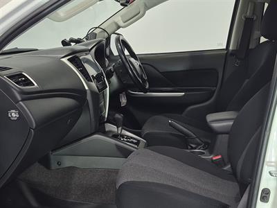 2022 Mitsubishi Triton - Thumbnail