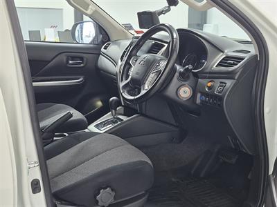 2022 Mitsubishi Triton - Thumbnail