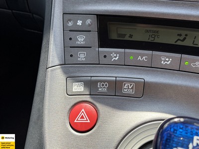 2013 Toyota Prius - Thumbnail