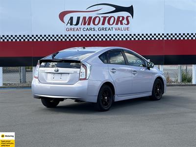 2013 Toyota Prius - Thumbnail