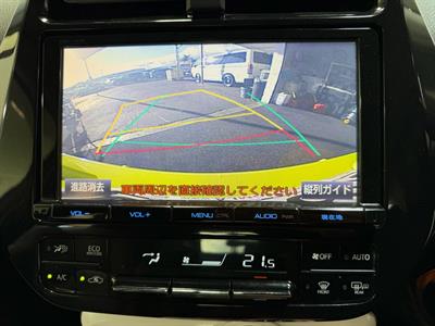 2016 Toyota Prius - Thumbnail