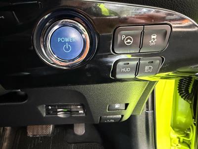 2016 Toyota Prius - Thumbnail