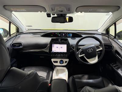 2016 Toyota Prius - Thumbnail