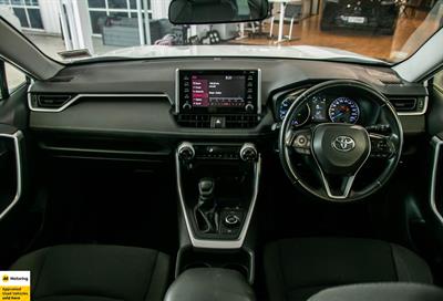 2021 Toyota RAV4 - Thumbnail