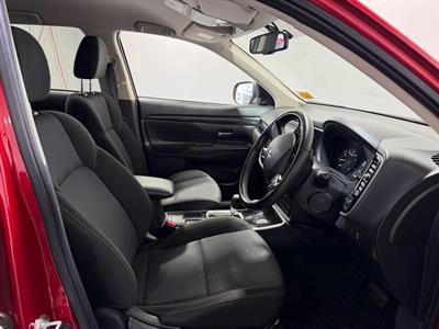 2022 Mitsubishi Outlander - Thumbnail