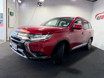 2022 Mitsubishi Outlander - Thumbnail