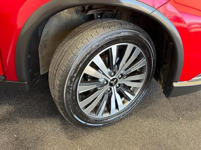 2022 Mitsubishi Outlander - Thumbnail