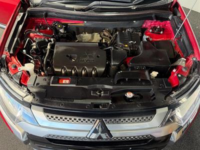 2022 Mitsubishi Outlander - Thumbnail