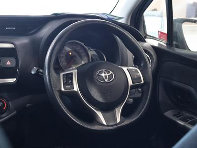 2015 Toyota Yaris - Thumbnail