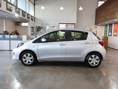 2015 Toyota Yaris - Thumbnail