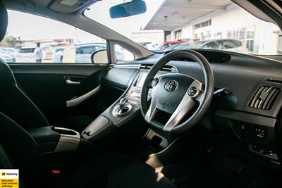 2014 Toyota Prius - Thumbnail