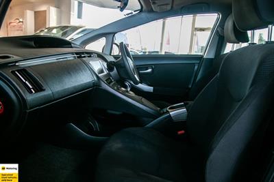 2014 Toyota Prius - Thumbnail