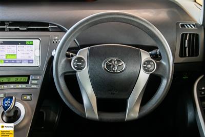 2014 Toyota Prius - Thumbnail
