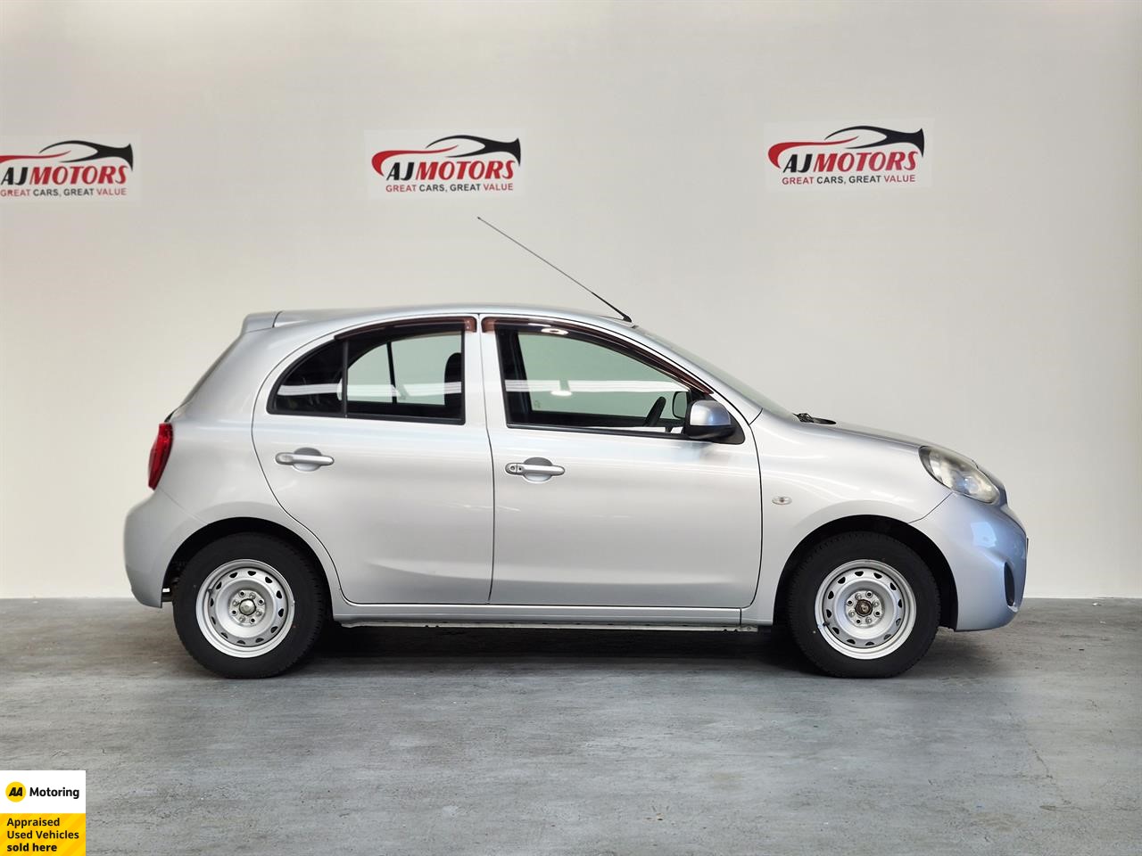 2017 Nissan March