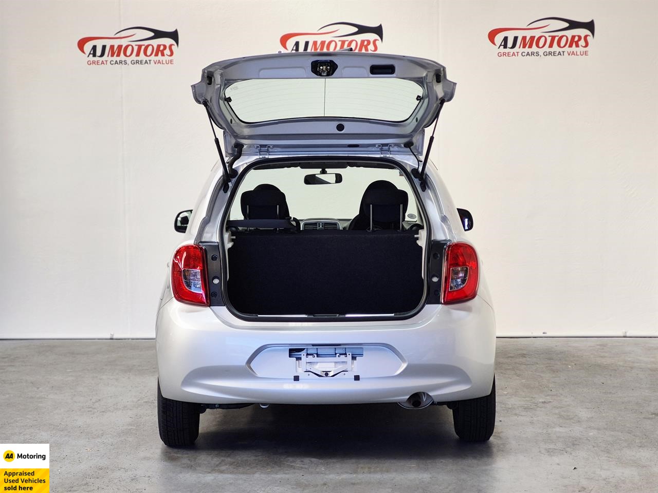2017 Nissan March