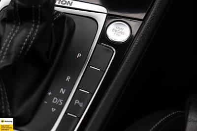 2014 Volkswagen Golf R - Thumbnail