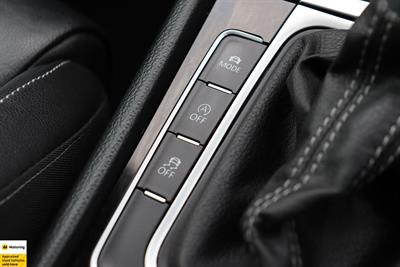 2014 Volkswagen Golf R - Thumbnail