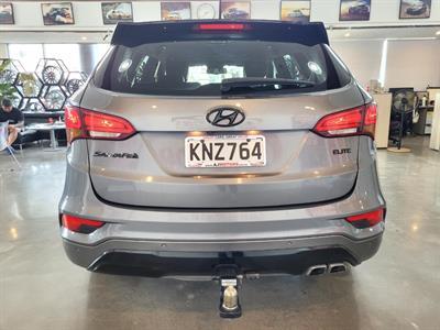 2017 Hyundai Santa Fe - Thumbnail