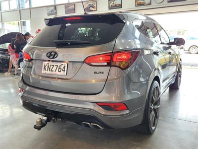 2017 Hyundai Santa Fe - Thumbnail