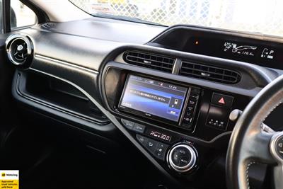 2015 Toyota Aqua - Thumbnail