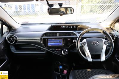 2015 Toyota Aqua - Thumbnail