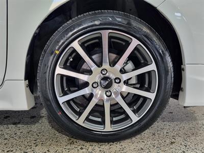 2013 Toyota Aqua - Thumbnail