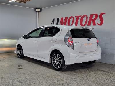 2013 Toyota Aqua - Thumbnail
