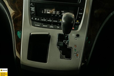 2013 Toyota Vellfire - Thumbnail