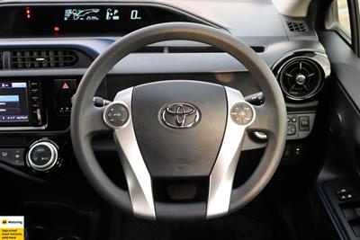 2015 Toyota Aqua - Thumbnail