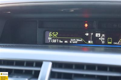 2013 Toyota Prius Alpha - Thumbnail