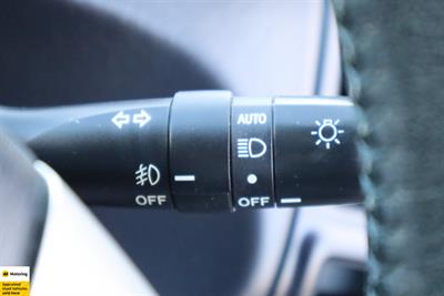 2013 Toyota Prius Alpha - Thumbnail