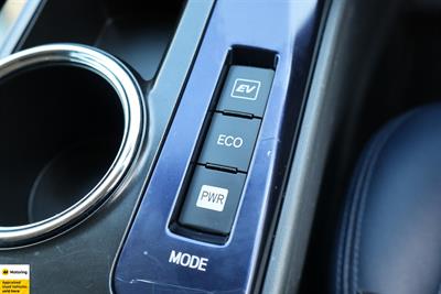 2013 Toyota Prius Alpha - Thumbnail