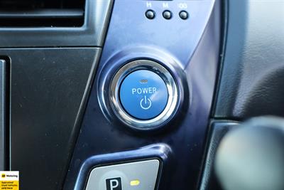 2013 Toyota Prius Alpha - Thumbnail