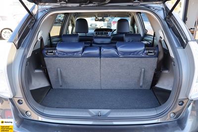 2013 Toyota Prius Alpha - Thumbnail