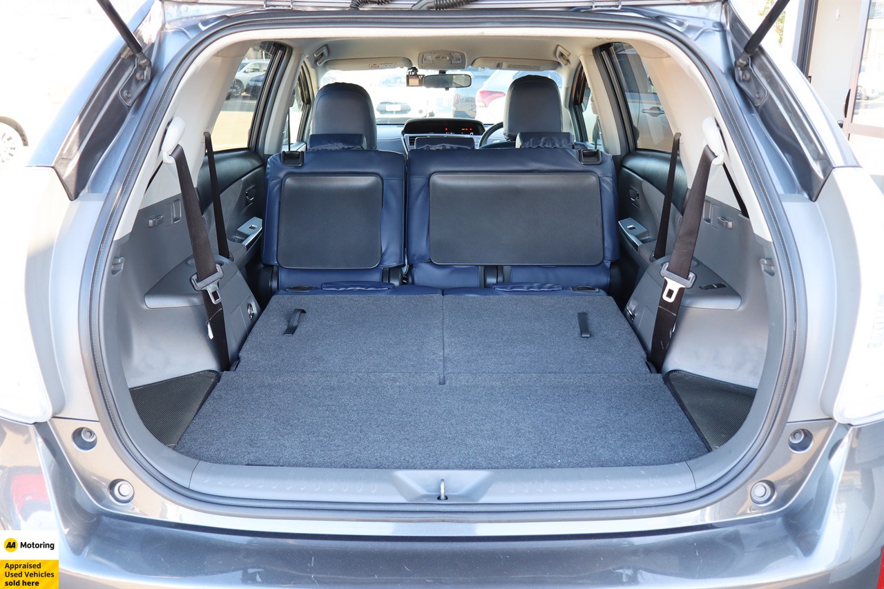 2013 Toyota Prius Alpha