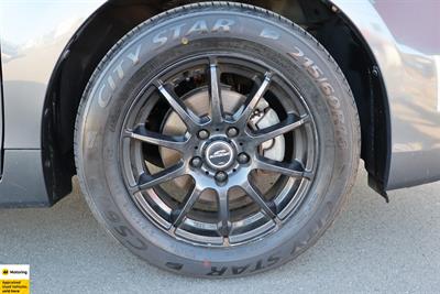 2013 Toyota Prius Alpha - Thumbnail