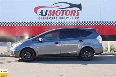 2013 Toyota Prius Alpha - Thumbnail